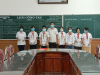 Thầy Trịnh Mạnh Hà Hiệu trưởng cùng các bạn học sinh vượt khó